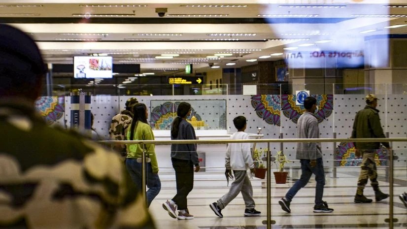 অবৈধভাবে প্রবেশের অভিযোগে ৫৪ ভারতীয়কে ভারতে ফেরত পাঠাল যুক্তরাষ্ট্র